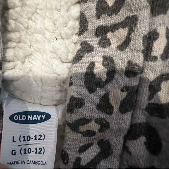 Old Navy Grey Gray Black and White Leopard Print Hoodie Sweater with soft plush - Picture 4 of 8